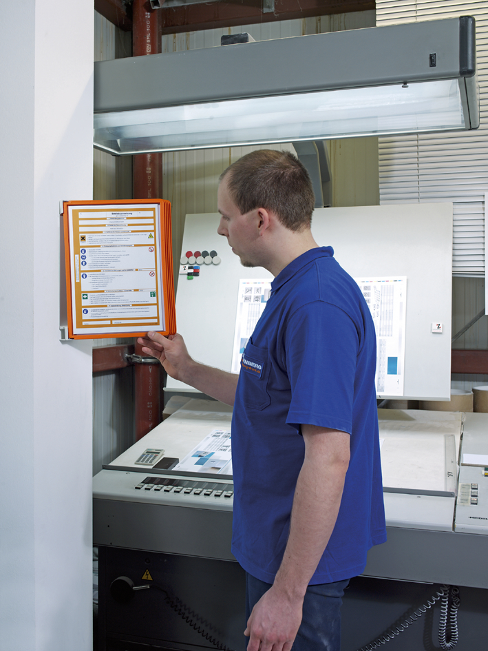 5551_09_APP_C5893a1388f6b3 DURABLE Display-System VARIO wall 5, Komplett-Set