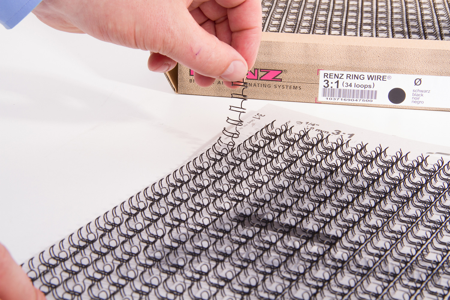 RENZ Drahtbinderücken, Teilung 3:1, 8.0 mm - DIN A5 - weiß RENZ Drahtbinderücken, Teilung 3:1, 8.0 mm - DIN A5 - weiß